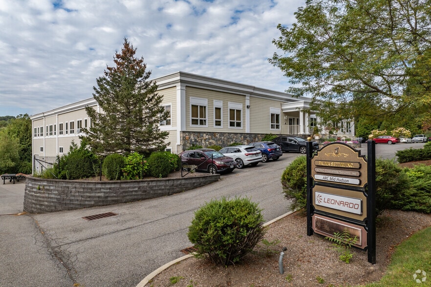 7 Sutton Pl, Brewster Village, NY for lease - Building Photo - Image 2 of 5