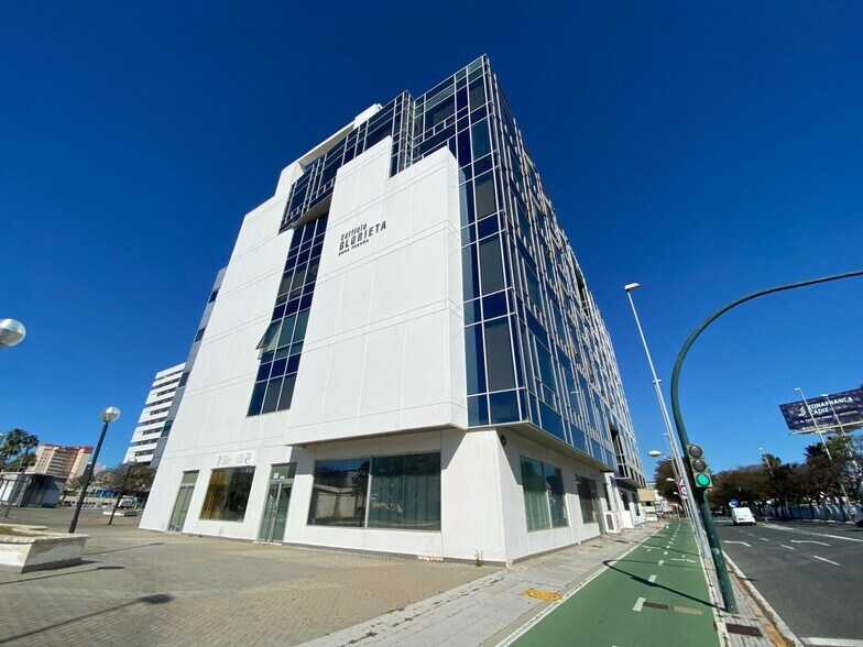 Retail in Cádiz for sale - Building Photo - Image 2 of 32