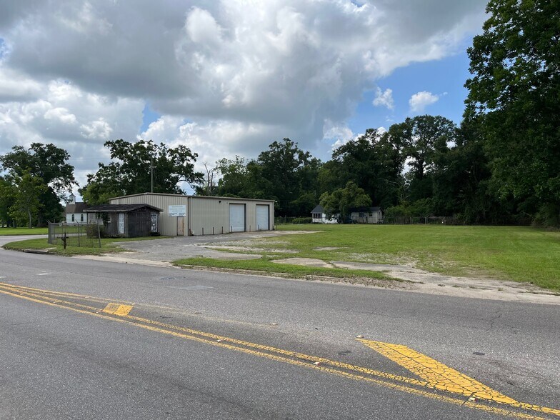 7020 Bellingrath Rd, Theodore, AL 36582