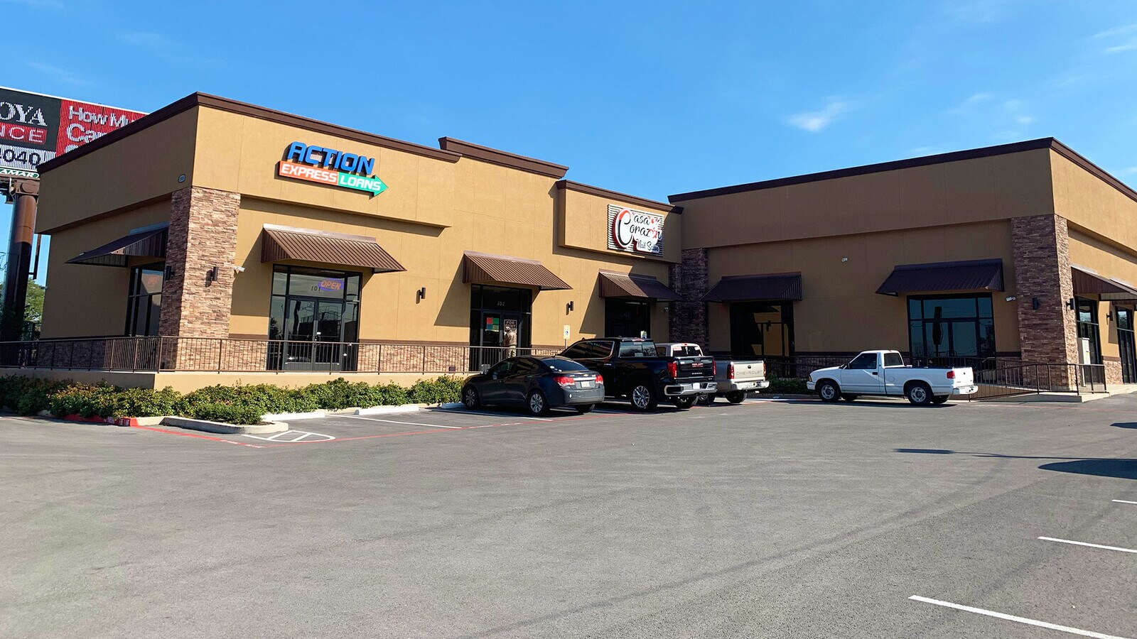 1915 S Zapata Hwy, Laredo, TX 78046