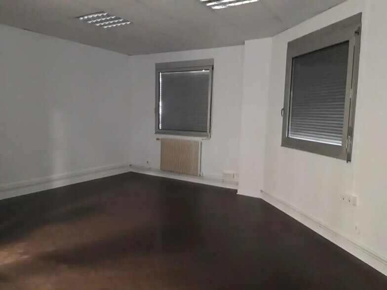 Office in Rillieux-la-Pape for lease - Interior Photo - Image 2 of 3