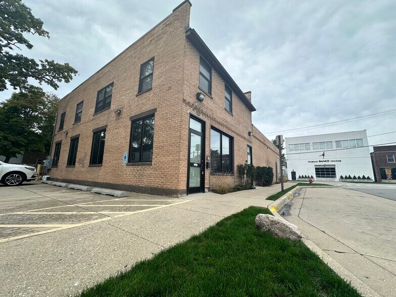 2132 Green Bay Rd, Highland Park, IL for lease - Building Photo - Image 1 of 27