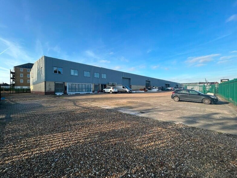 Slade Green Rd, Erith for lease - Building Photo - Image 1 of 1