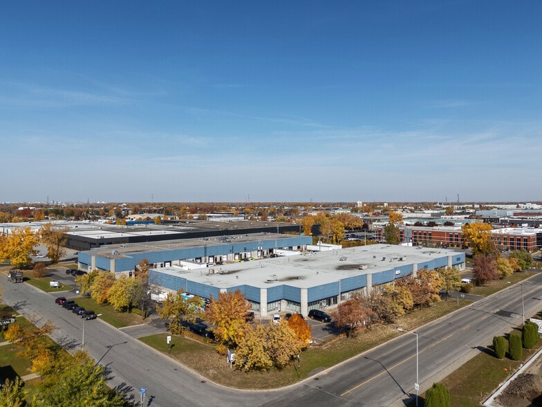 2115-2147 Rue de la Province, Longueuil, QC for lease - Building Photo - Image 2 of 14