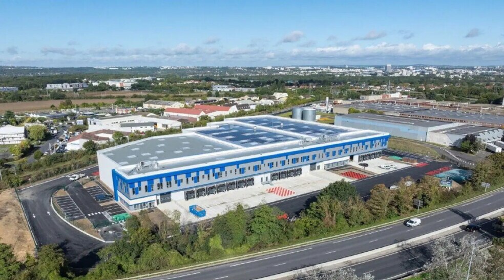 Flex in Conflans-Sainte-Honorine for lease - Building Photo - Image 2 of 21