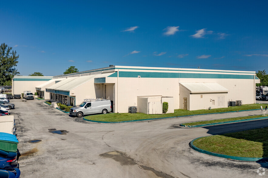 4800 SW 51st St, Davie, FL for lease - Building Photo - Image 3 of 16