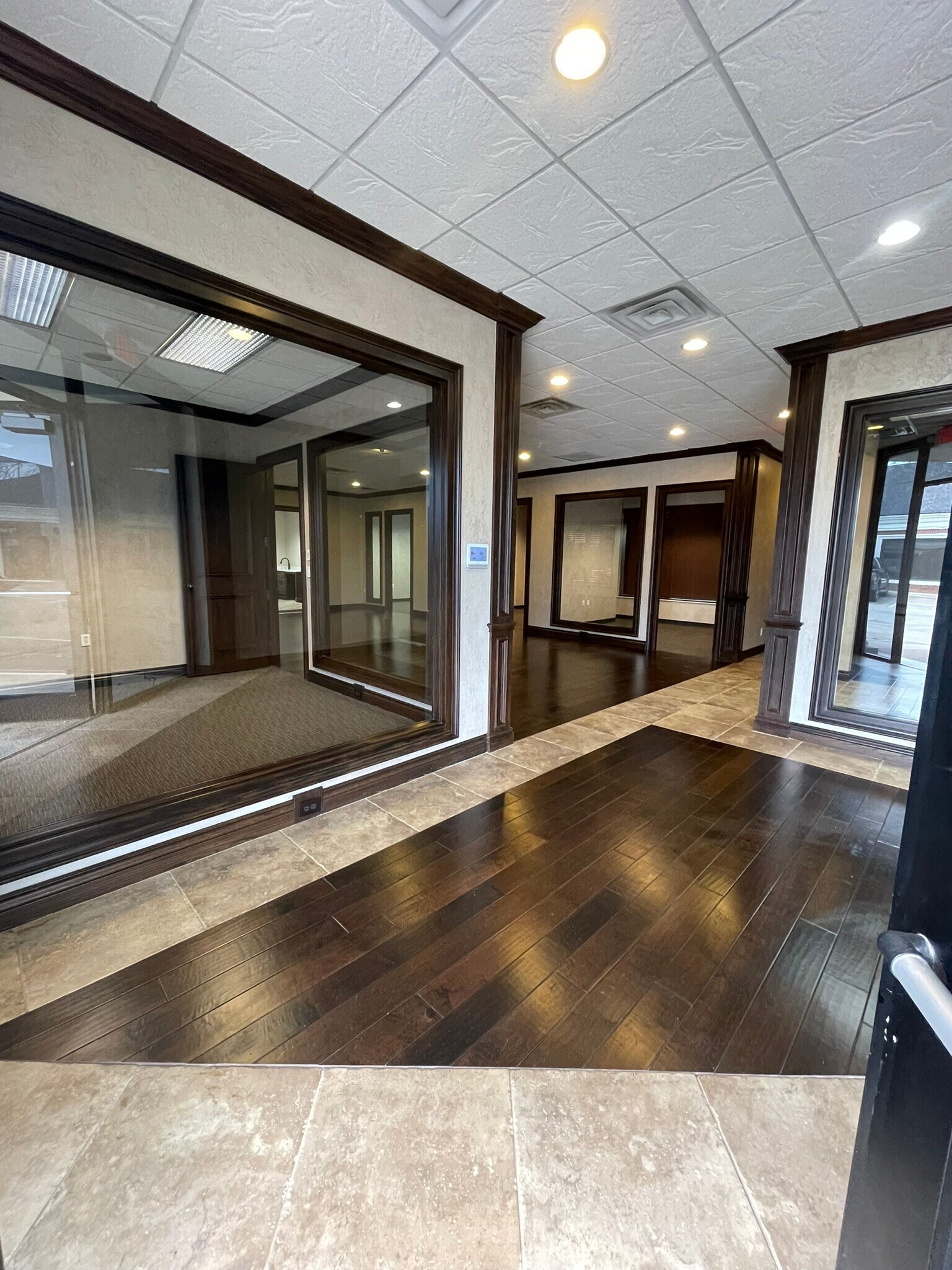 609 S Kelly Ave, Edmond, OK for lease Lobby- Image 1 of 30