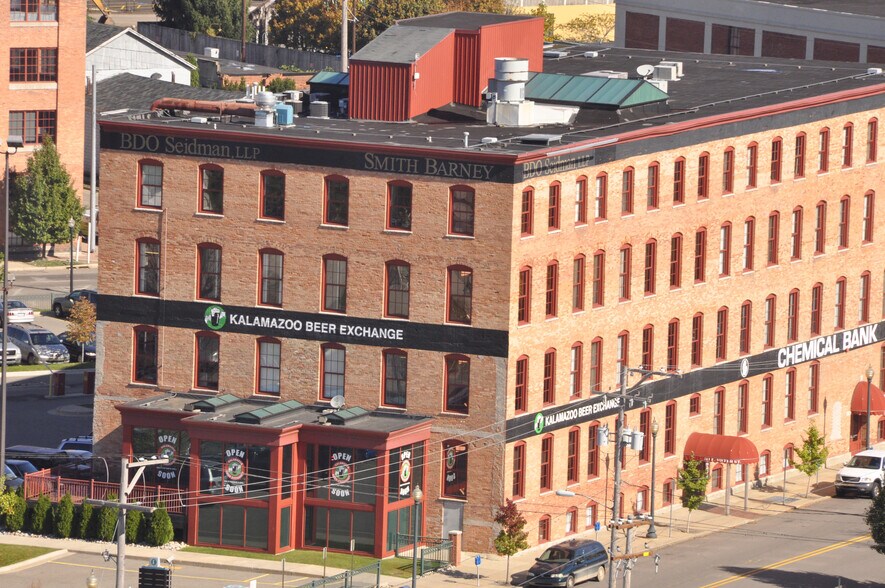 211 E Water St, Kalamazoo, MI for lease - Building Photo - Image 1 of 6