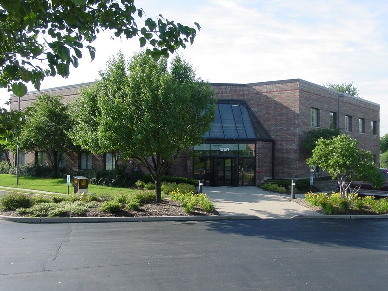 351 S Main Pl, Carol Stream, IL for lease - Building Photo - Image 2 of 9