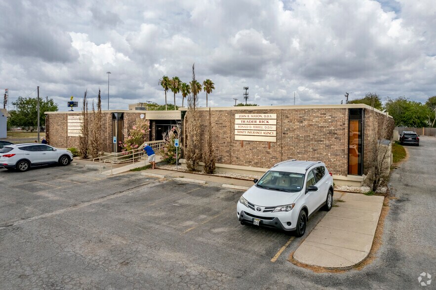 4949 Everhart Rd, Corpus Christi, TX for lease - Building Photo - Image 1 of 5