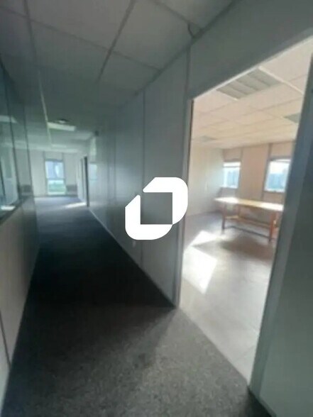 Office in Meylan for lease - Interior Photo - Image 3 of 9