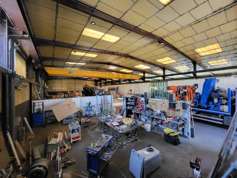 Flex in Décines-Charpieu for lease - Building Photo - Image 3 of 7