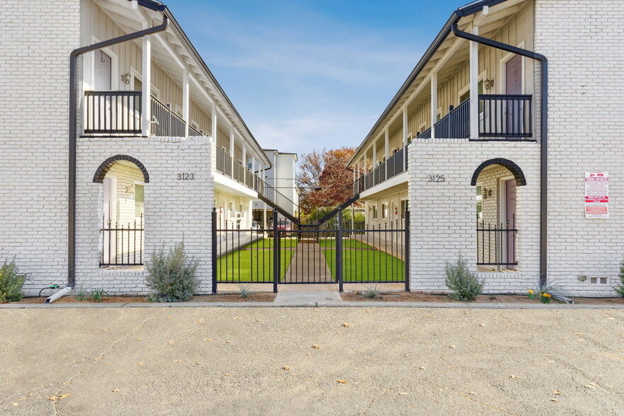 University Village - TCU portfolio of 2 properties for sale on LoopNet.com - Building Photo - Image 3 of 20