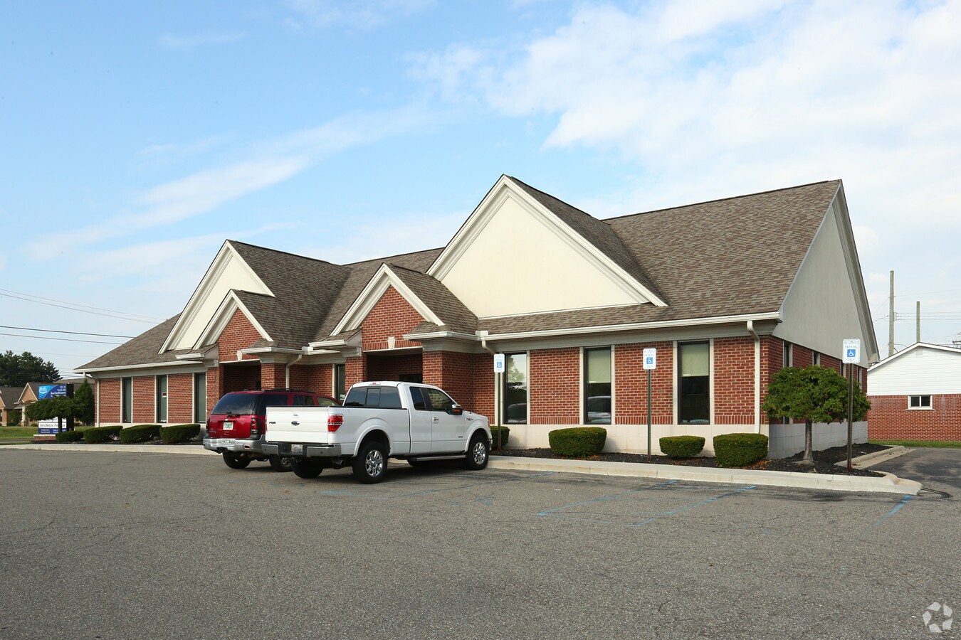 15450 Northline Rd, Southgate, MI 48195