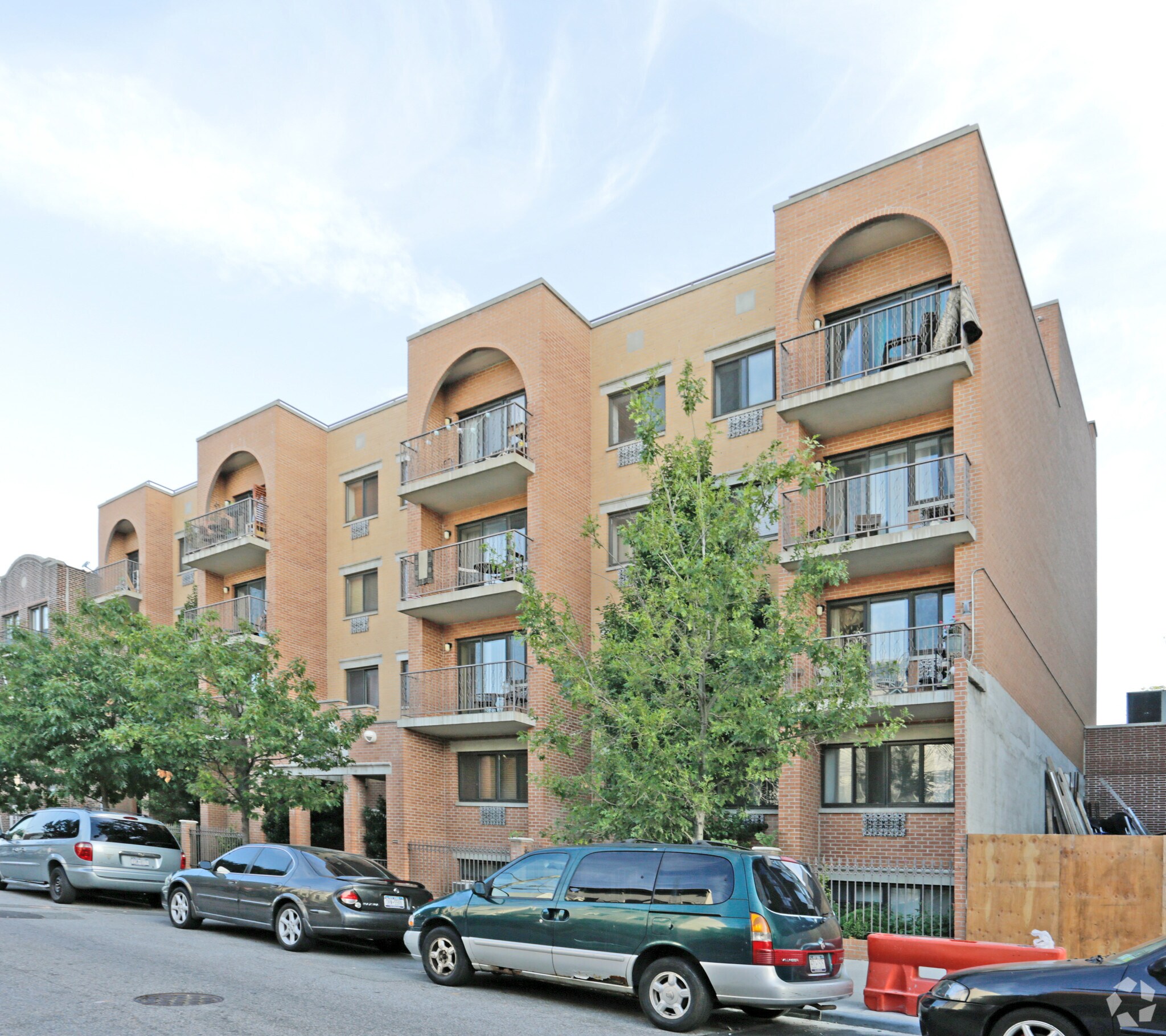 21 St, Astoria, NY for sale Primary Photo- Image 1 of 1