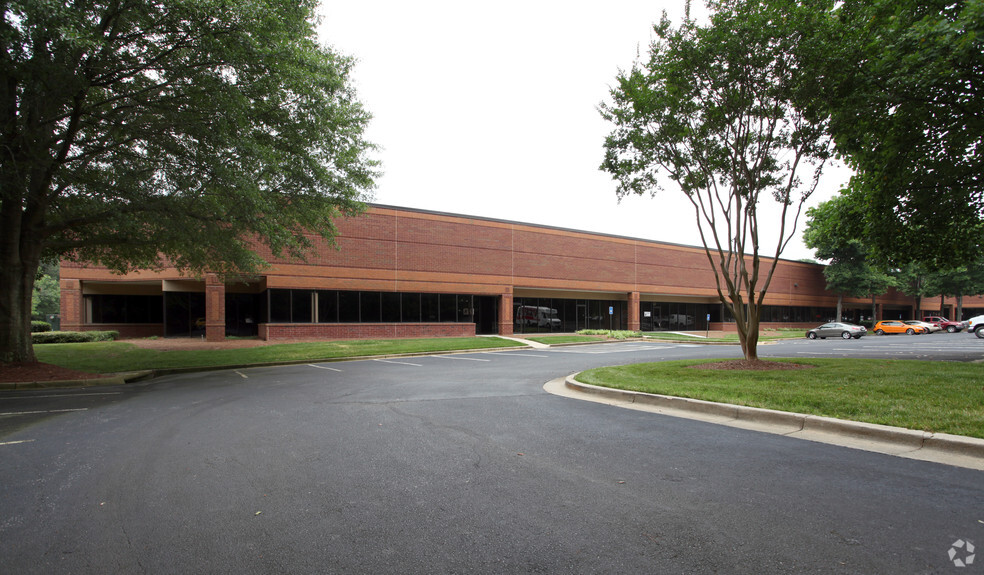 2200 Norcross Pkwy, Norcross, GA for lease - Primary Photo - Image 1 of 5