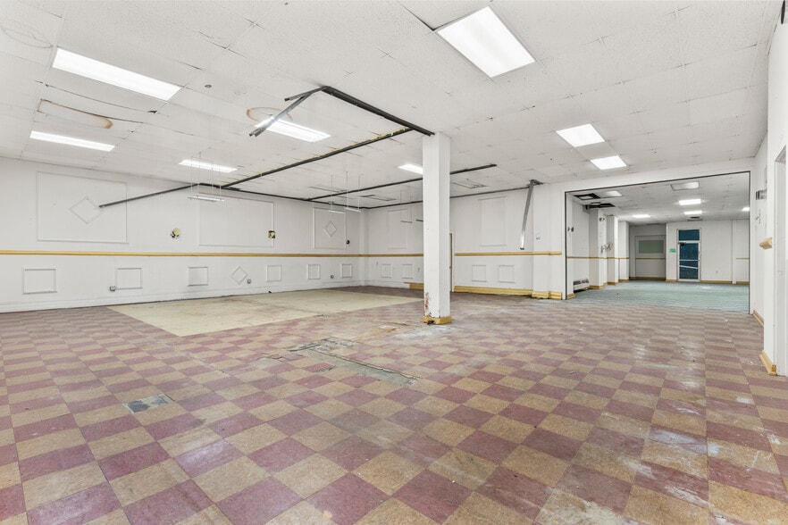 859-867 E Main St, Bridgeport, CT for lease - Interior Photo - Image 3 of 10