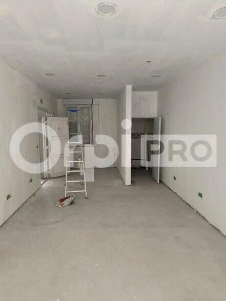 Retail in Reims for lease - Interior Photo - Image 3 of 4