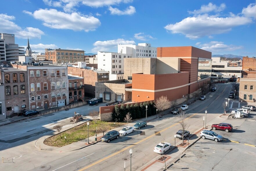 120 Salem Ave SW, Roanoke, VA for sale - Building Photo - Image 3 of 51