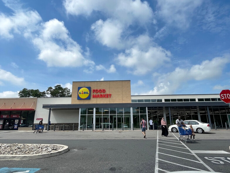 713 E Baltimore Ave, Clifton Heights, PA for lease - Building Photo - Image 2 of 8