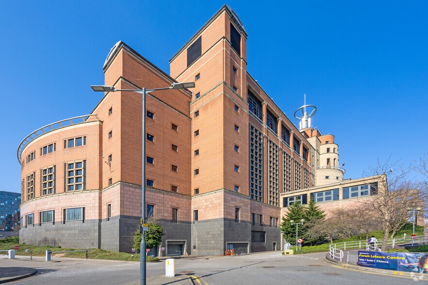 Quarry Hl, Leeds for sale - Primary Photo - Image 1 of 1