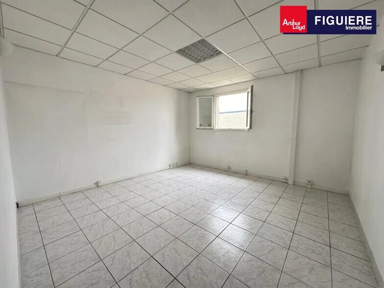 Office in Éguilles for lease - Interior Photo - Image 2 of 5