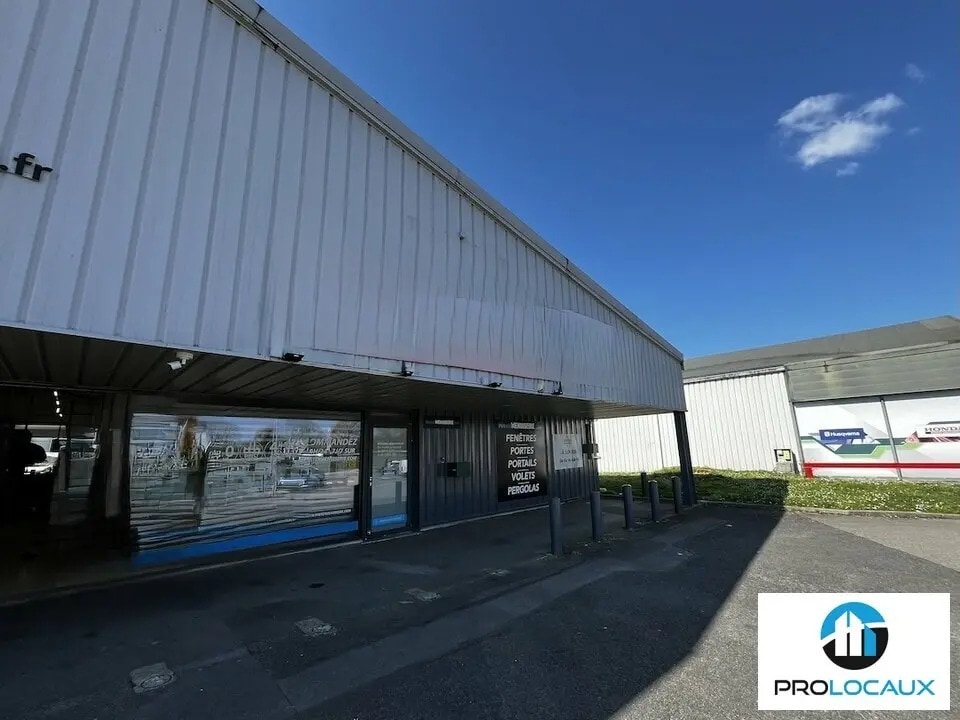 Retail in Senlis for lease Building Photo- Image 1 of 2