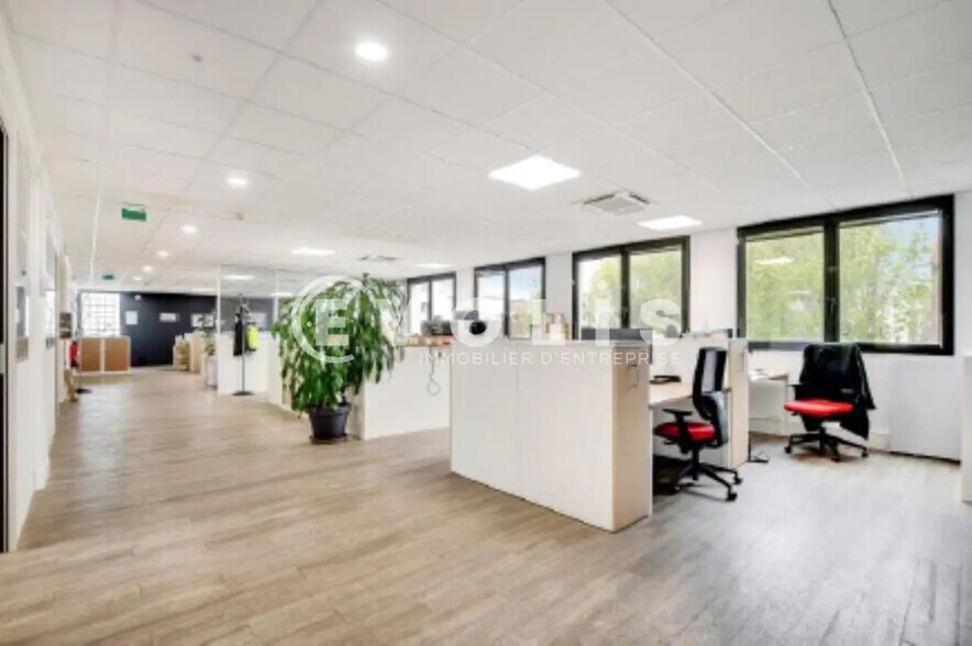 Office in Gentilly for lease - Interior Photo - Image 2 of 5