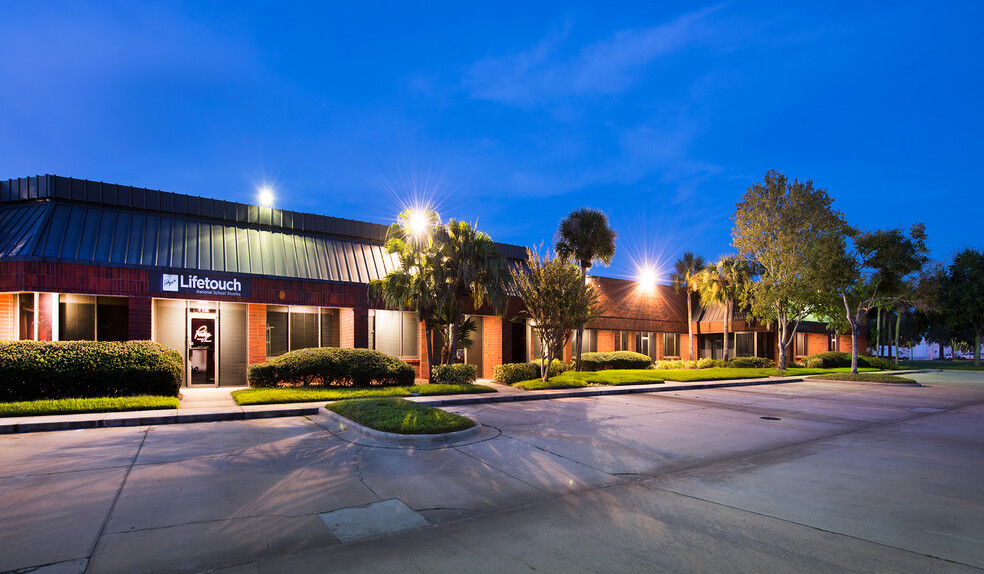 6220 Hazeltine National Dr, Orlando, FL for lease - Building Photo - Image 3 of 7