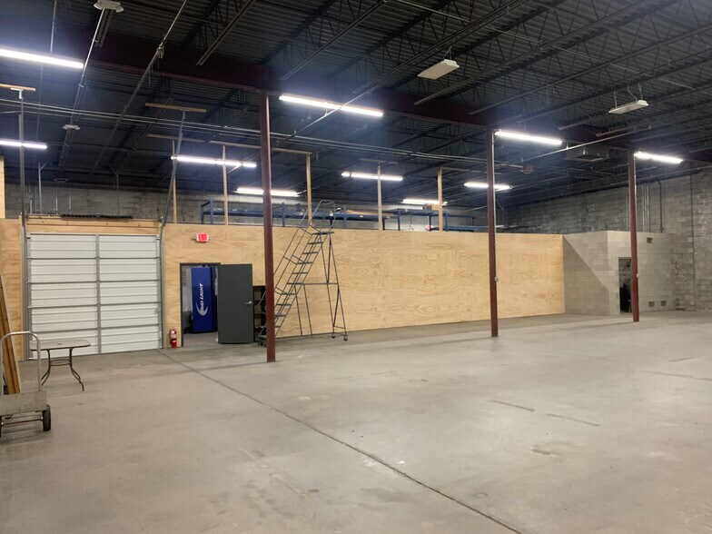 35 Thompson Rd, Webster, MA for lease - Interior Photo - Image 2 of 7