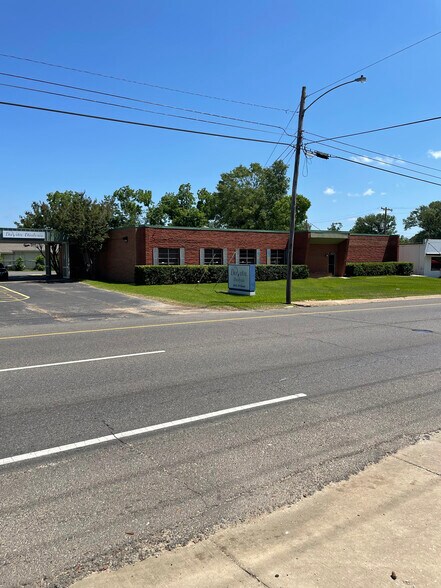 239 E 1st St, Deridder, LA for sale - Primary Photo - Image 1 of 3