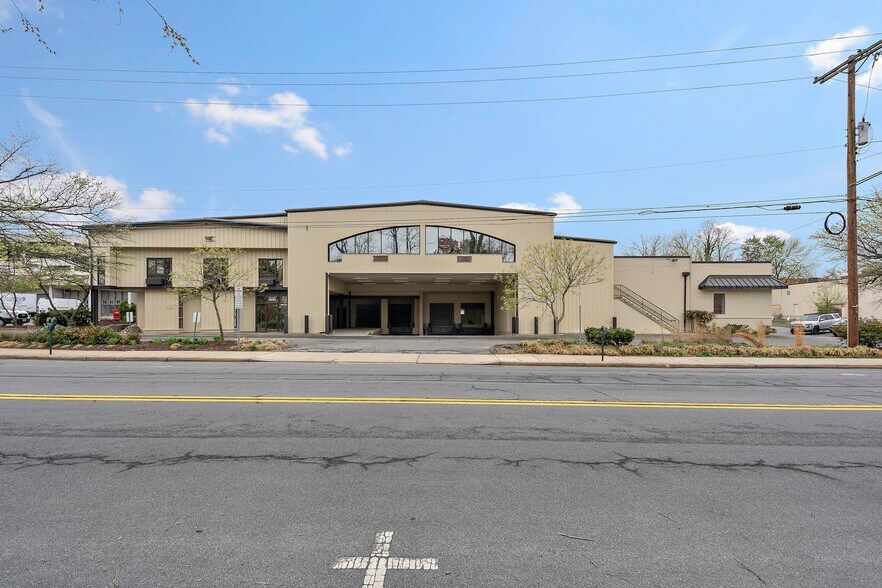 2355 Lewis Ave, Rockville, MD for lease - Building Photo - Image 1 of 52
