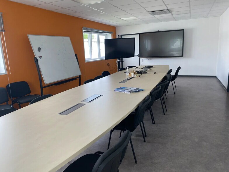 Industrial in NOYELLES-LÈS-SECLIN for sale - Interior Photo - Image 3 of 4