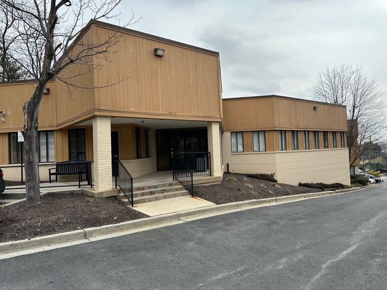 12321 Middlebrook Rd, Germantown, MD for lease - Building Photo - Image 1 of 13