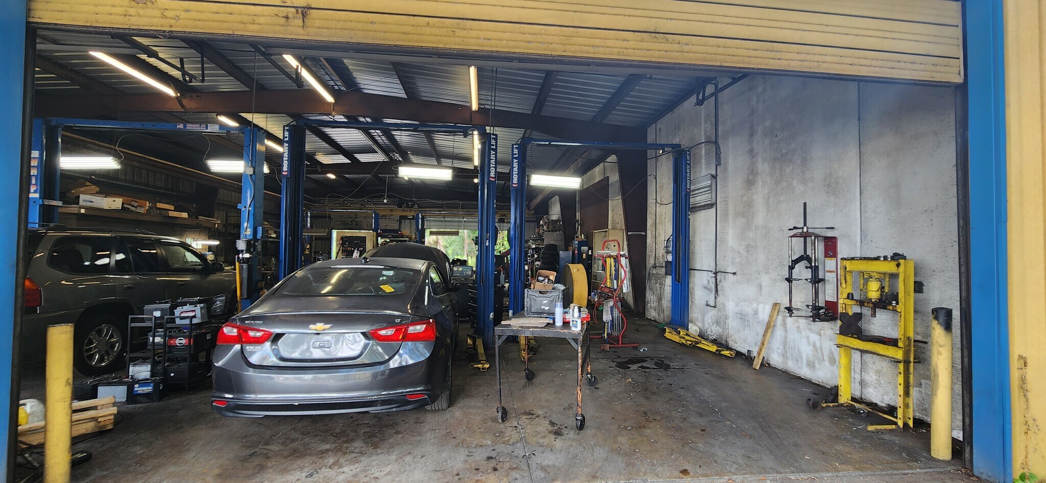 7901 N Florida Ave, Tampa, FL 33604 BOND AUTO SALES