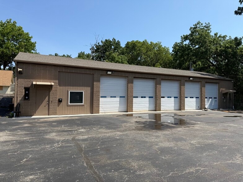 11413 Hickman Mills Dr, Kansas City, MO for lease - Building Photo - Image 1 of 15