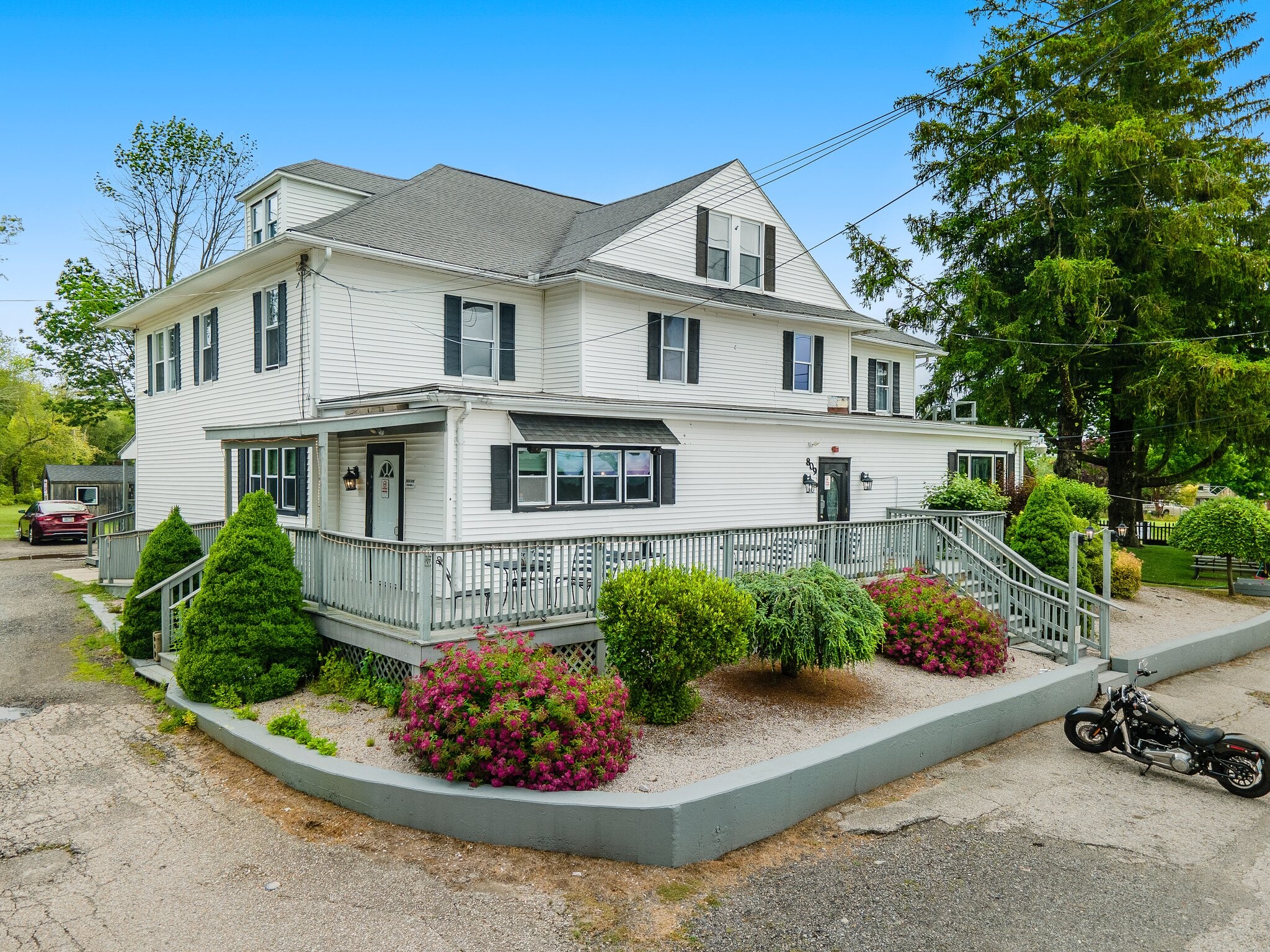 809 Nooseneck Hill Rd, West Greenwich, RI for sale Primary Photo- Image 1 of 33