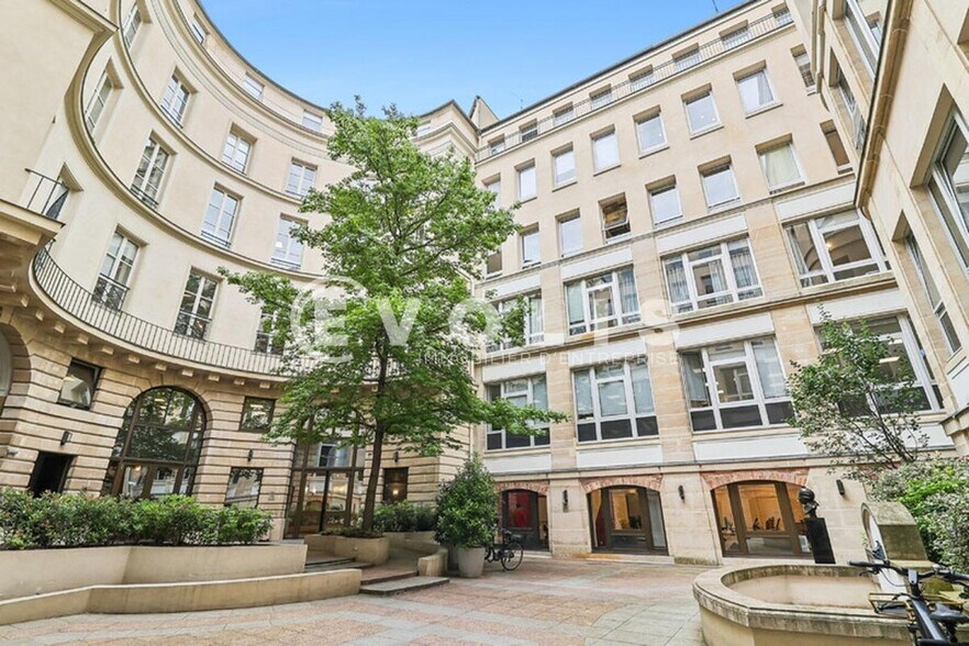Office in Paris for lease - Building Photo - Image 1 of 13