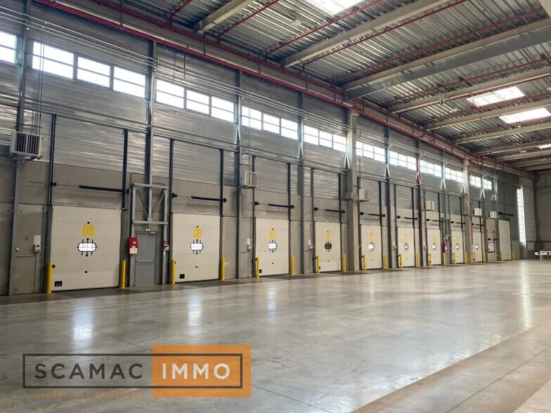 Industrial in Lisses for lease - Interior Photo - Image 2 of 7