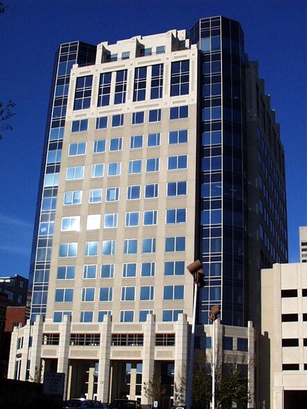 100 Peabody Pl, Memphis, TN for lease - Building Photo - Image 1 of 5