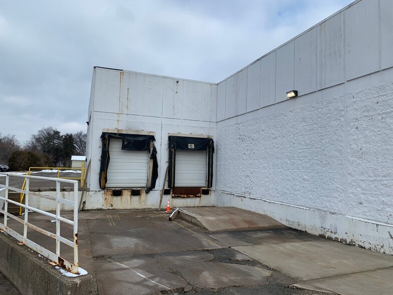 5205 22nd Ave, Moline, IL for sale - Building Photo - Image 2 of 3