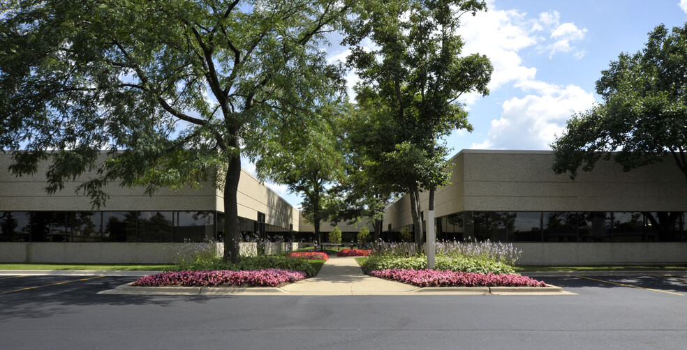 2505 S Finley Rd, Lombard, IL for lease - Building Photo - Image 1 of 58