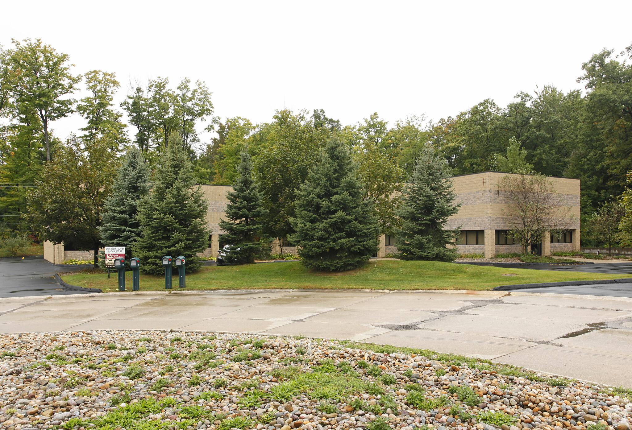 47677-47695 Avante Dr, Wixom, MI for lease Primary Photo- Image 1 of 11