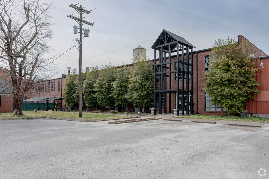 300 N Maple St, Lebanon, TN for sale - Building Photo - Image 3 of 12