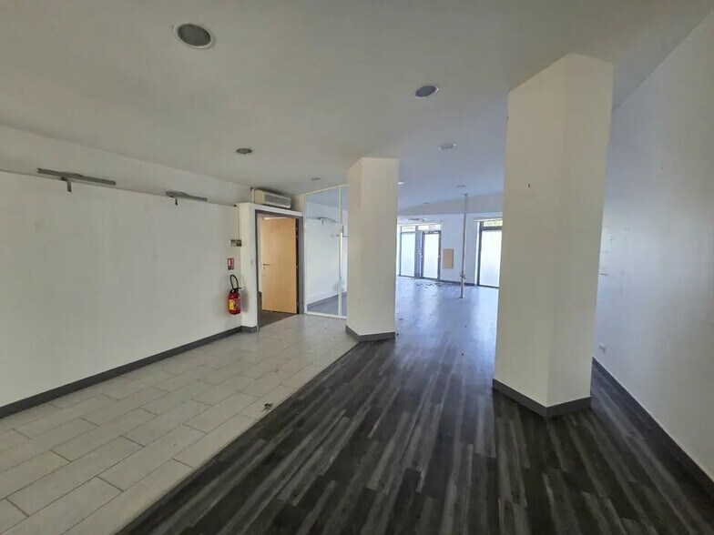 Office in Villepinte for sale - Interior Photo - Image 2 of 11