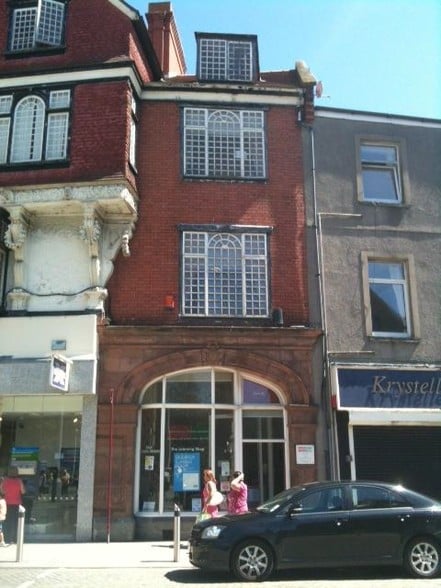 24 Cowell St, Llanelli for sale - Primary Photo - Image 1 of 1