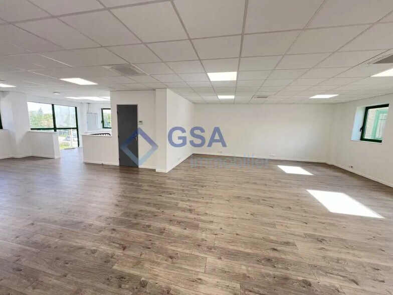 Office in Viry-Châtillon for lease - Interior Photo - Image 3 of 5