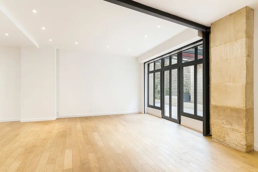 5 Rue Cyrano De Bergerac, Paris for lease - Building Photo - Image 3 of 10