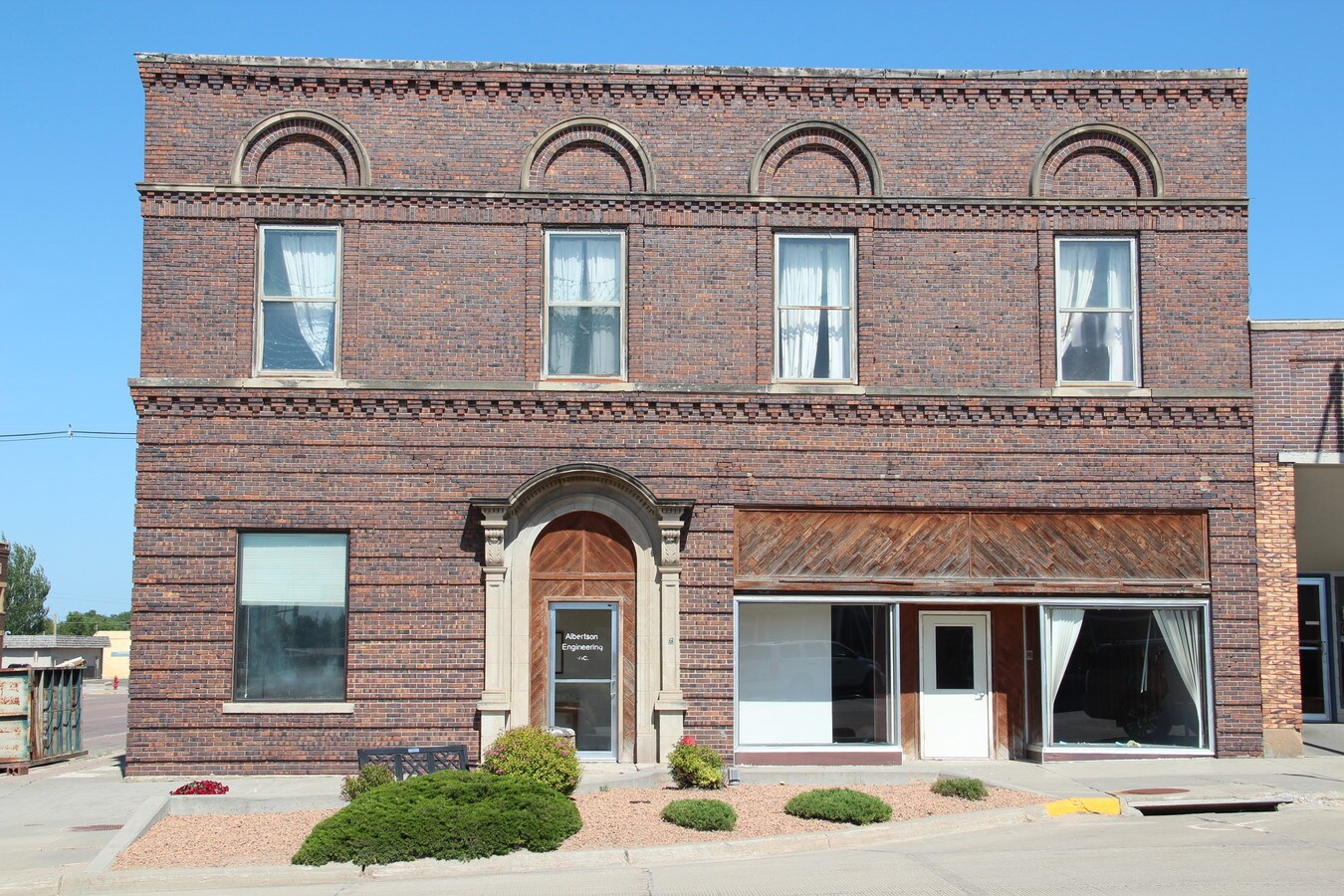 208 S Main St, Winner, SD 57580