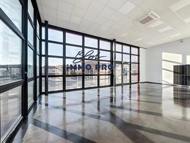 Allée Jean-Jacques Rousseau, Nivolas-Vermelle for lease Interior Photo- Image 1 of 16